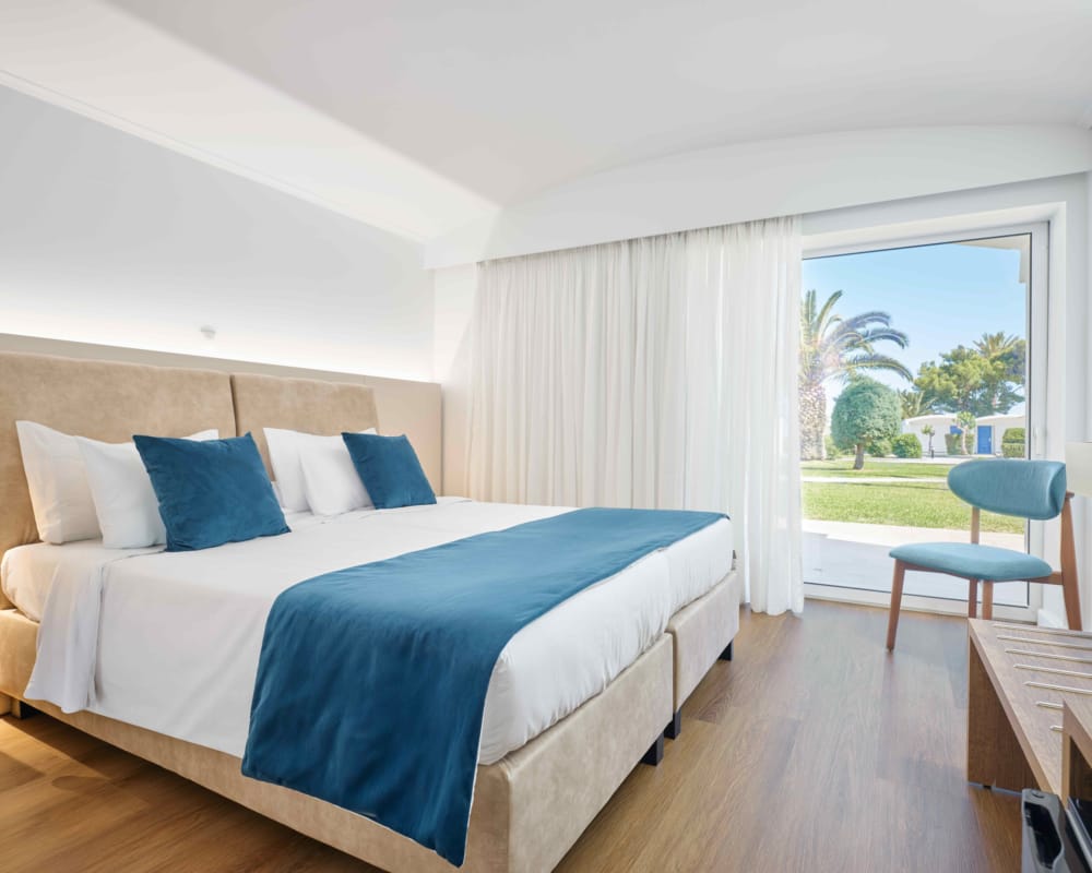 comer-kinetta-beach-standard1