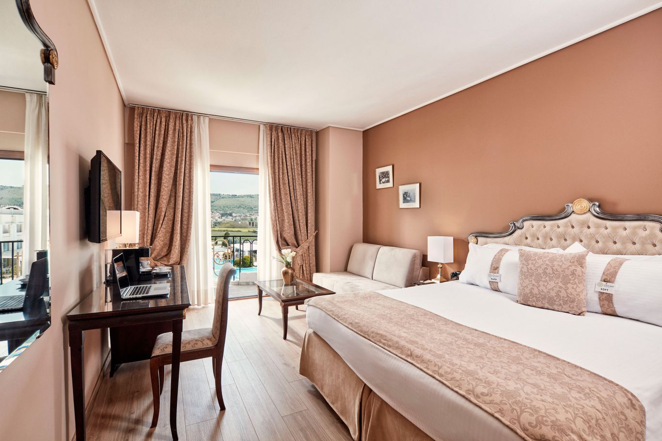 EXECUTIVE_ROOM_gallery-1